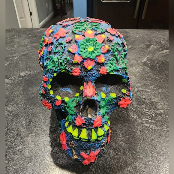 Mexican Day Of The Dead Skull Figurine - Picture 1 of 5